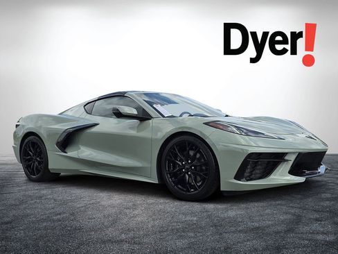 Used 2024 Chevrolet Corvette Stingray Coupe RWD image 2