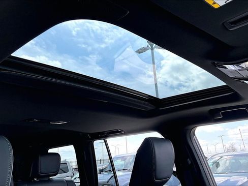 Used 2024 Lexus GX 550 w/ Accessory Package (Z1) image 21