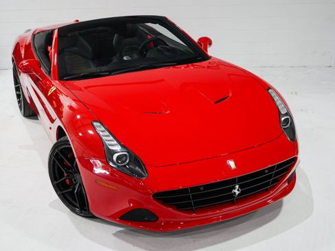 Used 2017 Ferrari California T RWD image 27