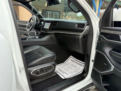 Used 2022 Jeep Wagoneer Series II image 37