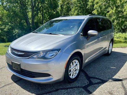 Used 2020 Chrysler Voyager Lxi FWD image 2