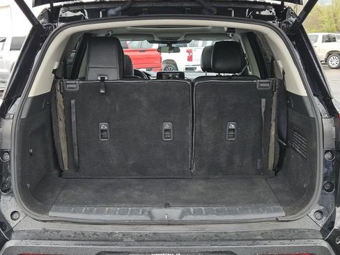 Used 2022 Nissan Pathfinder SV w/ SV Premium Package FWD image 9