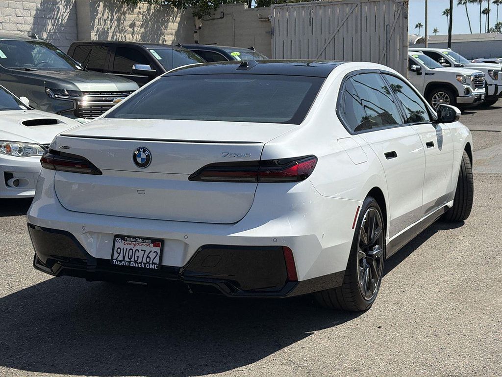 Used 2025 BMW 750e xDrive AWD/4WD image 5