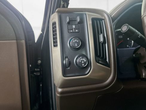 Used 2019 GMC Sierra 2500 Denali w/ Duramax Plus Package AWD/4WD image 10