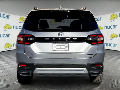 New 2025 Honda Pilot Touring image 6