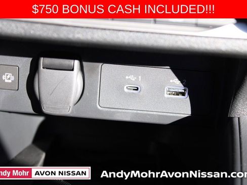 New 2025 Nissan Versa SR w/ Trunk Package image 25