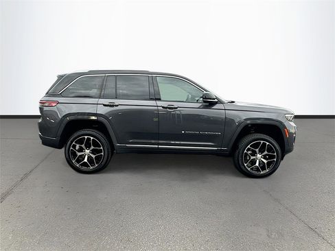 Used 2022 Jeep Grand Cherokee Summit image 8