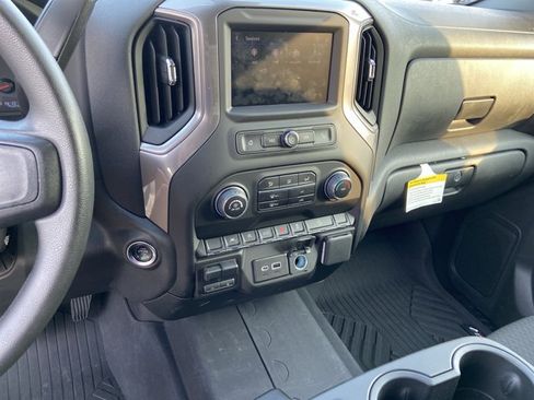 Used 2025 Chevrolet Silverado 1500 Custom Trail Boss AWD/4WD image 40