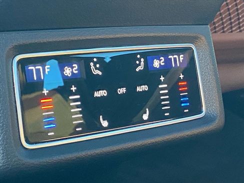 Used 2024 Audi Q8 e-tron Premium Plus image 22