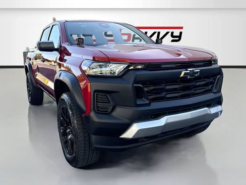 Used 2025 Chevrolet Colorado Trail Boss w/ Off-Road Front Bumper Package AWD/4WD image 1