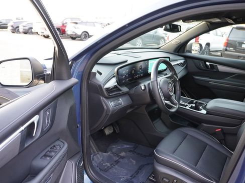 Used 2025 Buick Enclave Preferred AWD/4WD image 14
