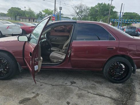 Used 2001 Toyota Camry LE FWD image 3