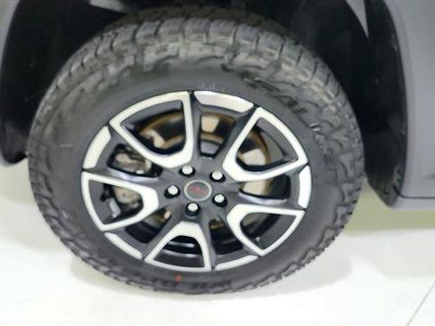 Used 2025 Jeep Compass Trailhawk AWD/4WD image 36