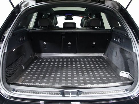 Used 2025 Mercedes-Benz GLC 300 4MATIC image 27