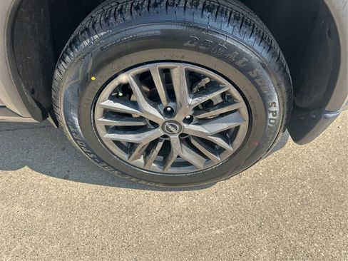 Used 2023 Nissan Rogue S image 20