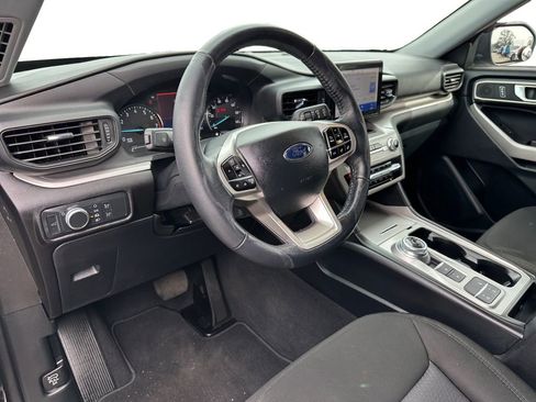 Used 2022 Ford Explorer XLT image 13