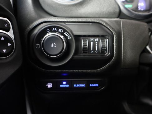 Used 2022 Jeep Wrangler Unlimited Sahara w/ Safety Group AWD/4WD image 13