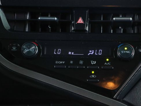 Used 2024 Toyota Camry SE FWD image 20