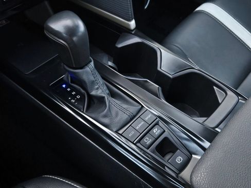 Used 2025 Toyota Camry SE FWD image 15