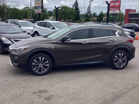 Used 2018 INFINITI QX30 AWD image 10
