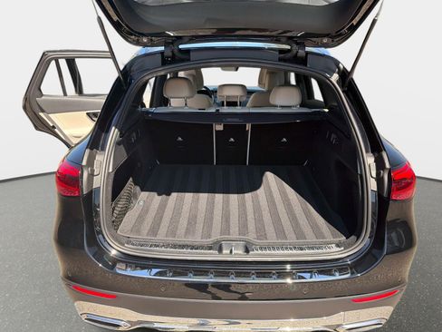 Used 2026 Mercedes-Benz GLC 300 4MATIC image 11