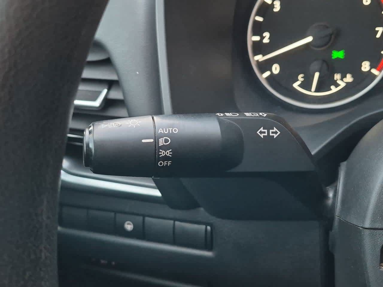Used 2022 Nissan Rogue SV FWD image 26