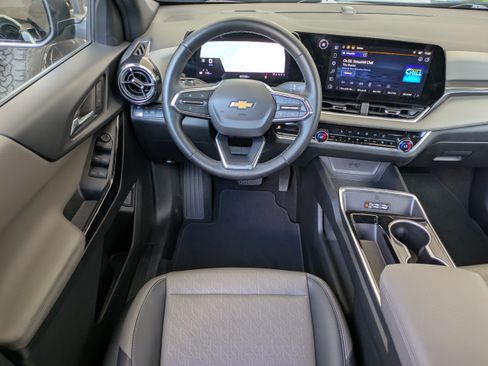 Used 2025 Chevrolet Equinox LT w/ Convenience Package II FWD image 17