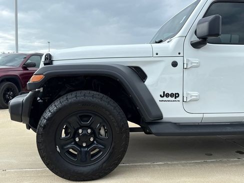 Used 2024 Jeep Wrangler Unlimited Sport AWD/4WD image 5