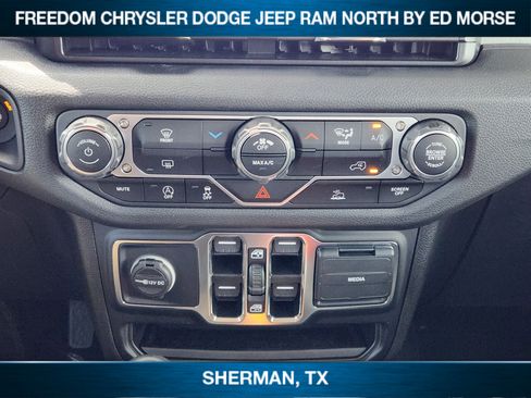 New 2025 Jeep Gladiator Sport image 14