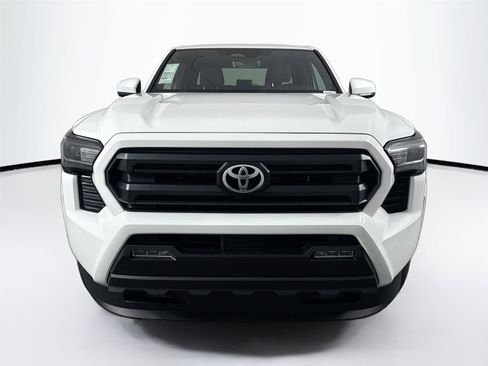 Certified 2025 Toyota Tacoma SR5 image 8
