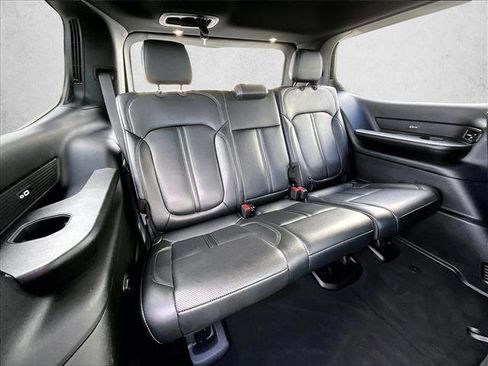 Used 2024 Jeep Wagoneer 2WD image 30