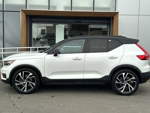 Used 2019 Volvo XC40 T4 R-Design image 5