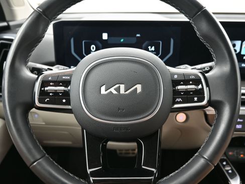 Used 2025 Kia Sorento SX image 13