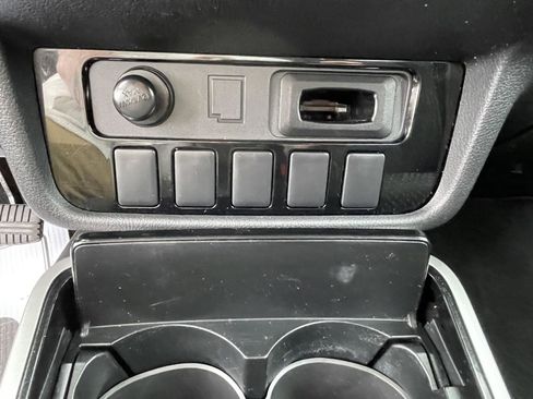 Used 2018 Mitsubishi Outlander SE AWD/4WD image 21