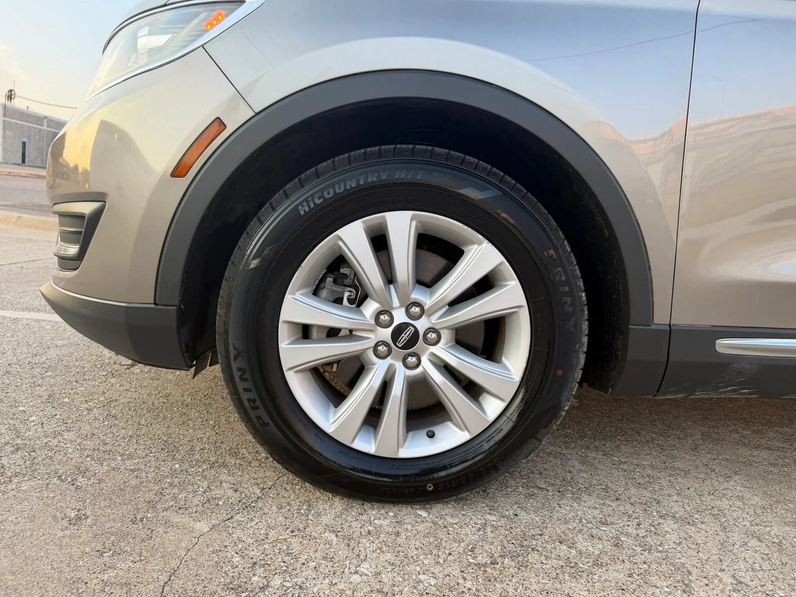 Used 2017 Lincoln MKX Premiere FWD image 37