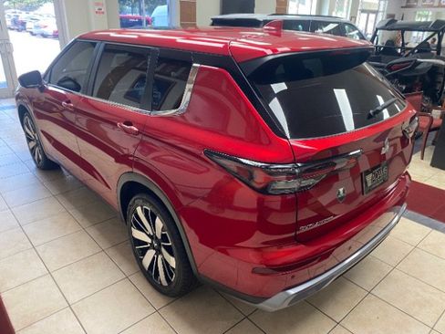 Used 2025 Mitsubishi Outlander SE FWD image 3