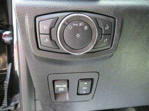 Used 2019 Ford F150 XLT w/ Equipment Group 302A Luxury AWD/4WD image 25
