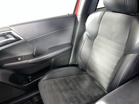 Used 2025 Mitsubishi Outlander AWD image 27