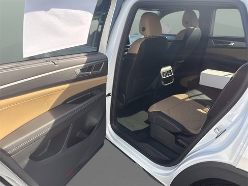 New 2026 Volkswagen Atlas Cross Sport SE image 25