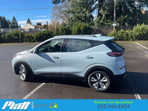 Used 2022 Chevrolet Bolt EUV LT w/ Convenience Package image 6