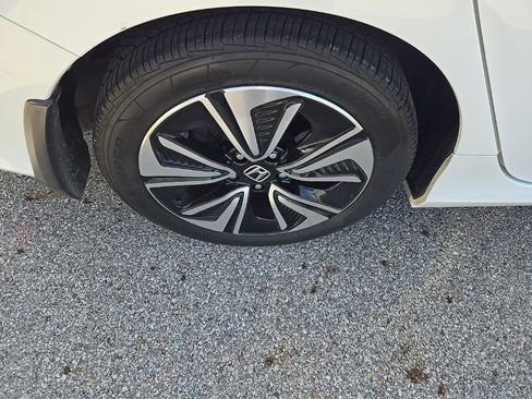Used 2018 Honda Civic EX-L image 12