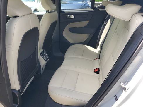 Certified 2024 Volvo XC40 B5 Plus AWD/4WD image 11