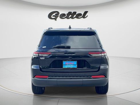 Used 2023 Jeep Grand Cherokee Limited w/ Black Appearance Package AWD/4WD image 6