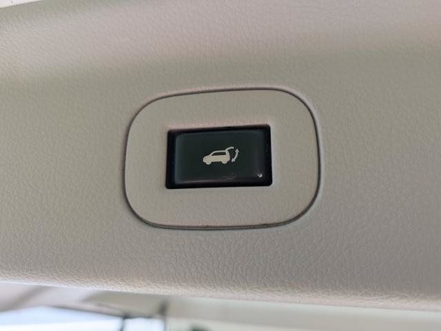 Used 2015 Nissan Quest SL w/ Bose Package FWD image 20