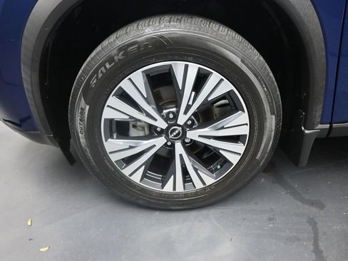 Used 2022 Nissan Rogue SV image 27