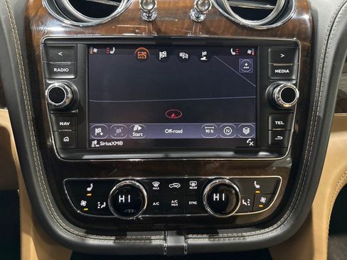 Used 2017 Bentley Bentayga image 71