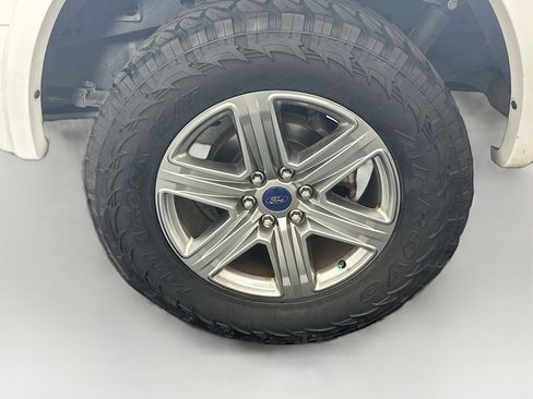 Used 2019 Ford F150 XLT w/ Equipment Group 302A Luxury AWD/4WD image 11