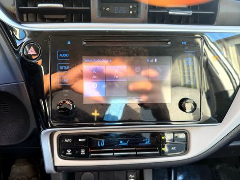 Used 2019 Toyota Corolla LE image 13