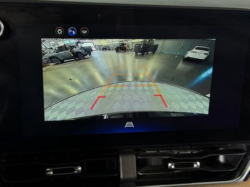 Used 2025 Chevrolet Equinox ACTIV FWD image 18
