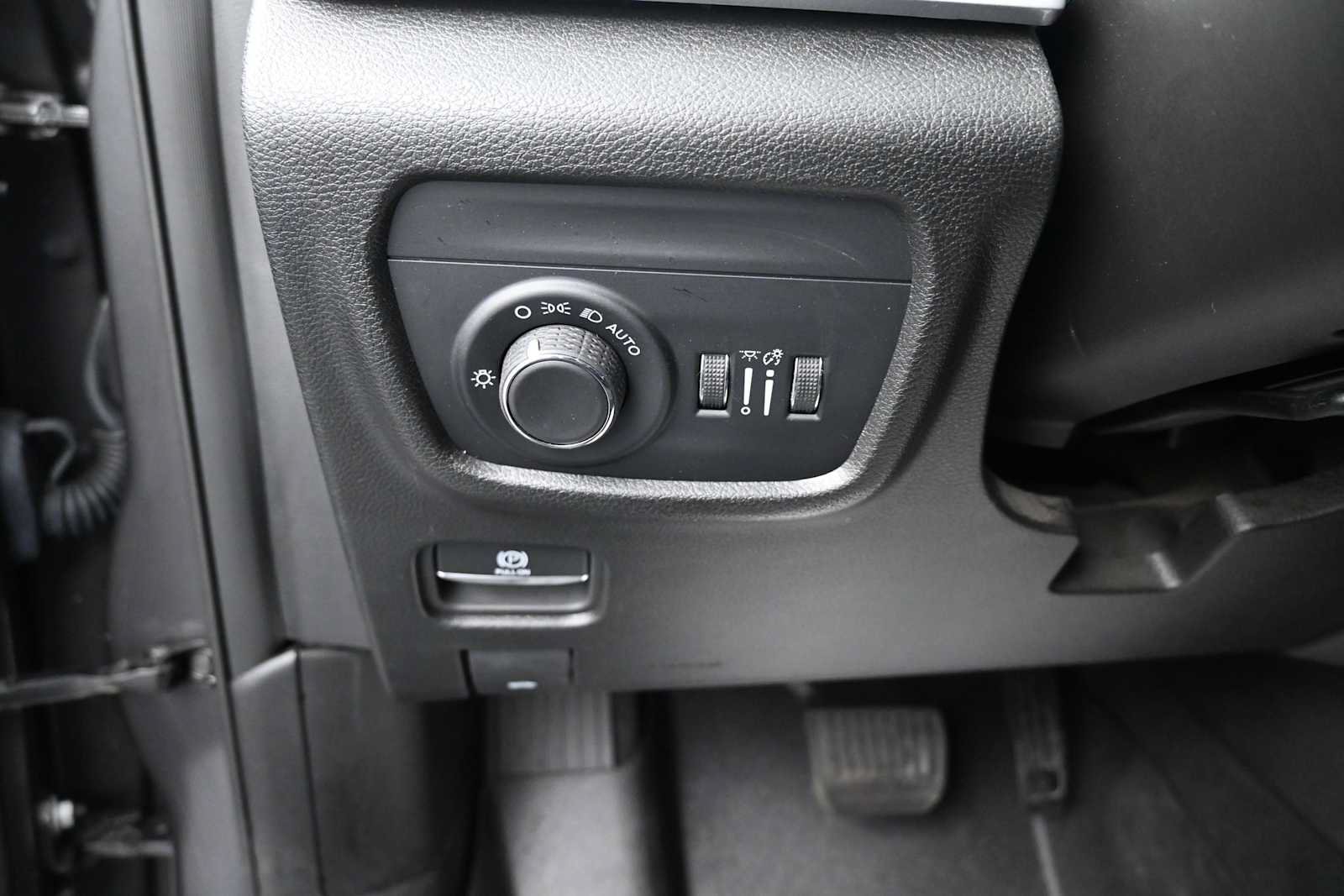 Used 2024 Jeep Grand Cherokee Laredo X w/ Luxury Tech Group I AWD/4WD image 14